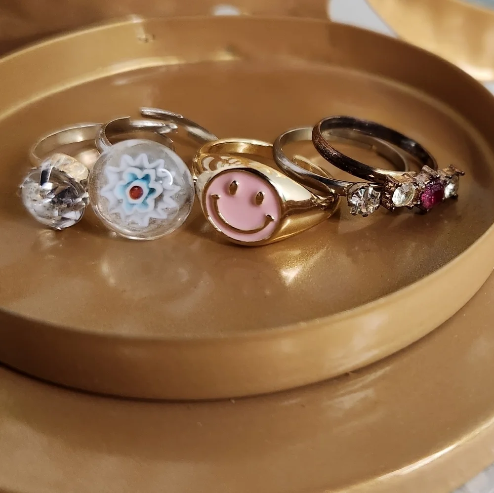 Lot 5 costume adjustable dress up rings, glass millefiori, glass stones &enamel‎
